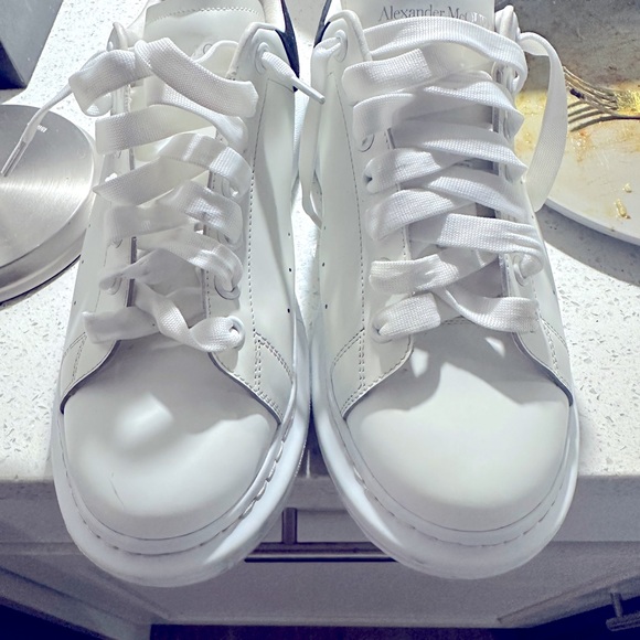 Alexander Mcqueens - Picture 3 of 5